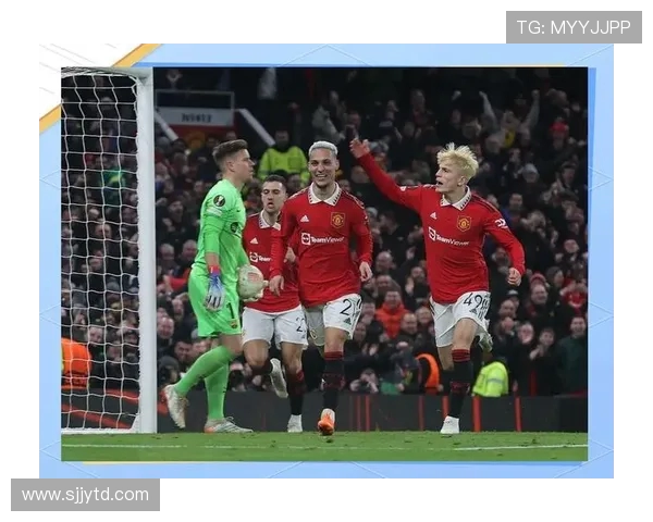 曼联对阵豪门激战全场鏖战展现红魔顽强斗志与经典足球魅力