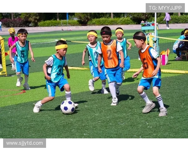 绿茵争锋激情燃烧展现团队荣耀与胜利追逐的足球盛宴