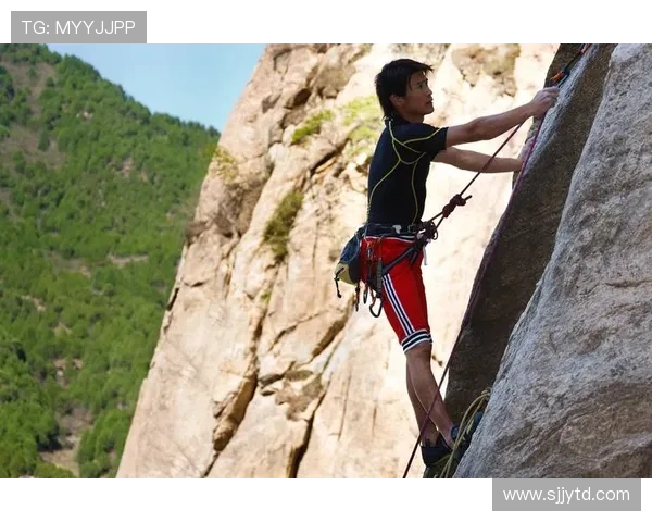 广州攀岩队运营模式解析与攀岩热点发展趋势探讨