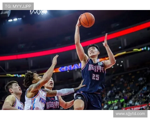 2018年CBA赛季广东队与青岛队激烈对决回顾与精彩瞬间分析 2018年CBA赛季广东队与青岛队激烈对决回顾与精彩瞬间分析